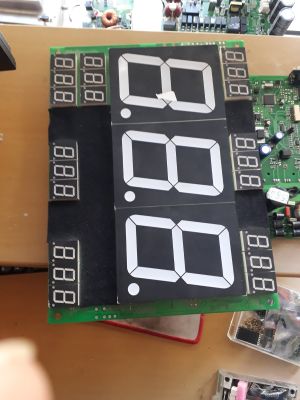 pllake me LED  7 segmenta 