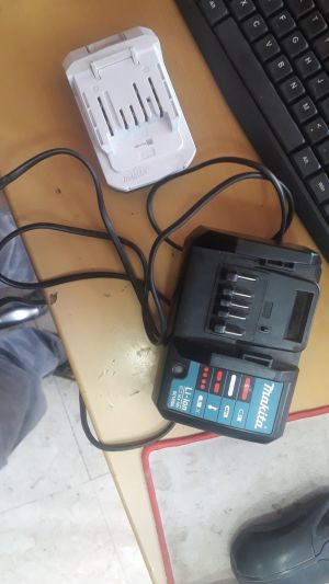 mbushes i baterive makita